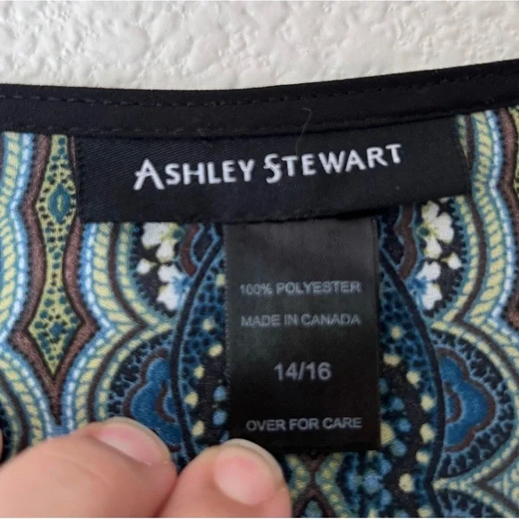 Ashley Stewart black & blue geometric design tunic Sz 14/16 - Picture 3 of 7